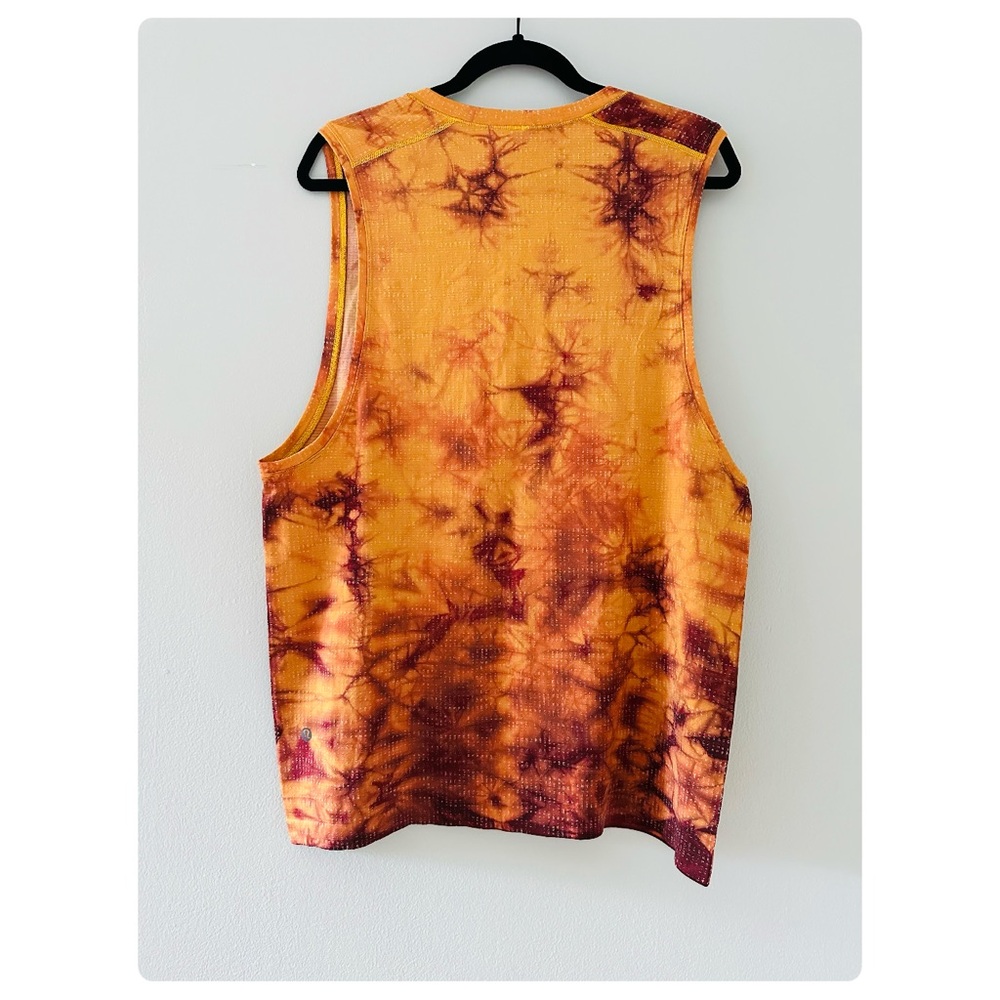 β
Lululemon Menβs Metal Vent Tech 2.0 Tie Dye Tank Top - Orange/Yellow β
- Picture 6 of 17